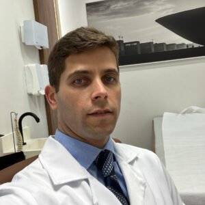 Médico Ortopedista e Traumatologista.